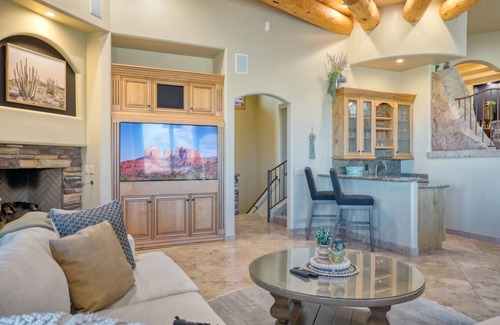 North Heights House | Private estate, insane views, minutes to Scottsdale! Groups & family paradise!