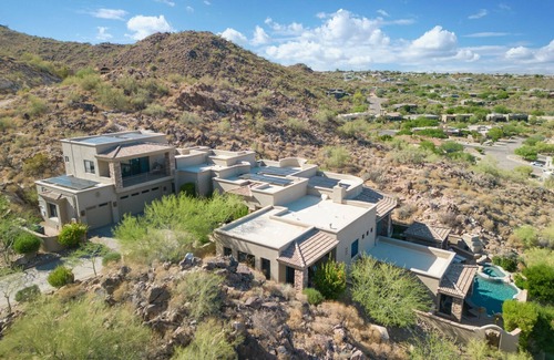 North Heights House | Private estate, insane views, minutes to Scottsdale! Groups & family paradise!