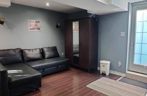 East Credit House | Private Executive Suite,17min Toronto Airport,Free Parking,Home-Office & Kitchen
