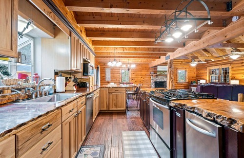 Wakefield House | Private Fall Lakefront Cabin w/Fire Pit & Hot Tub