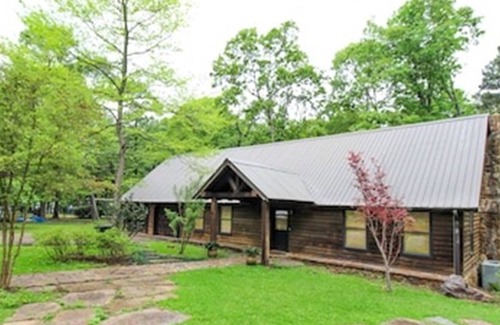 Florien House | Private*Family Lake Lodge*known as*THE LAKEHOUSE*5 Bed Rooms*4Baths*Sleeps 13*