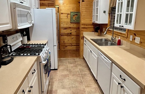 Mears House | Private Fire Pit Patio, Outdoor Deck, and Heated Pool. Friday to Friday rental