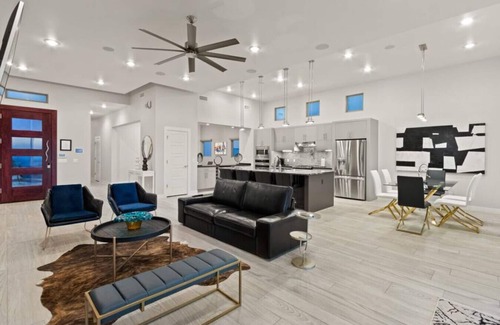 El Paso House | Private Franklin Hills Retreat