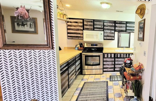 Lawrence House | Private fun rental Video Game, massage Chair, fenced-in yard
