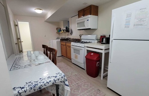Bethesda Bed & Breakfast | Private Furnished Bedroom with Kitchen & Breakfast – Near Bethesda downtown