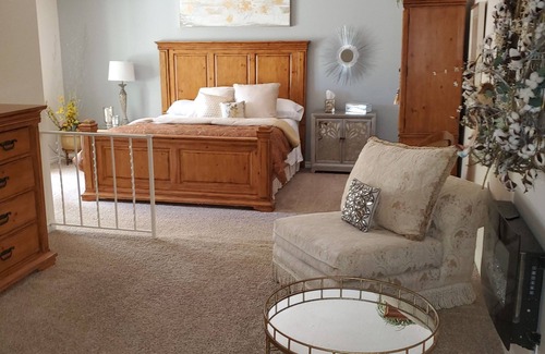 Avant House | Private garden Oasis, close to all conveniences