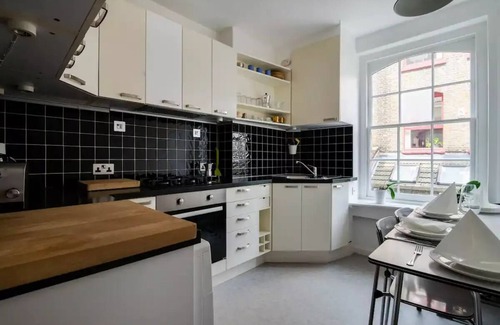 Shoreditch Apartment | Private gated, minimal style apartment in trendy Shoreditch - Old street for 4