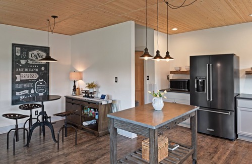 Newnan Other | PRIVATE Gated Retreat with Swimming Pool, Fishing, Views, & Nature Near Atlanta