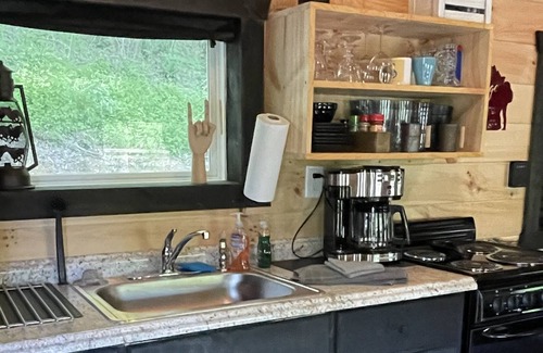 Primrose Cabin | Private Getaway Cabin in RRG-Cliffview Resort
