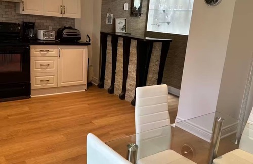 Aurora House | Private Guest House- A Beautiful Walkout Basement