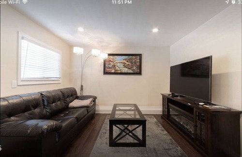Santa Ana House | Private Guest house close to Disneyland & Little Saigon Mall