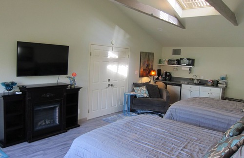 Northridge House | Private guest House 1BR 2BR=Gated 24/7 check-in =Hi Speed Wi-Fi=on sight parking