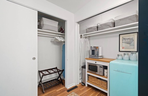 Denton Apartment | Private Guest-Suite in Architecturally-Renowned MCM Home
