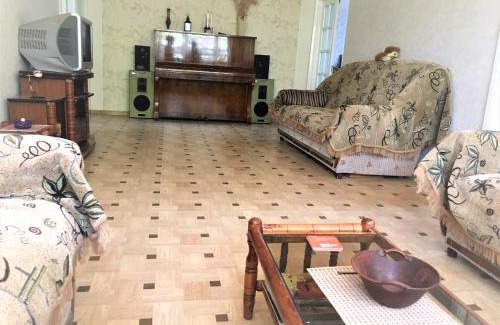 Voskevaz Apartment | Private Guesthouse in Historic Village