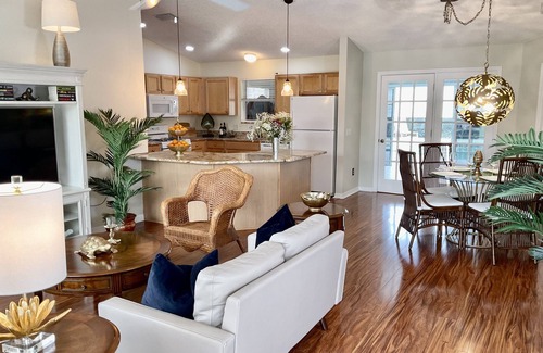 Summerhill House | Private Heated Pool & Hottub - Pet Friendly- Close to L Sumpter & Spanish Spring