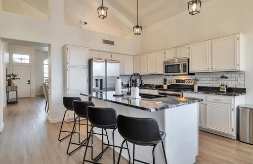 Hillcrest Ranch Homeowners House | Private Heated Pool, Dog Friendly, Garage Parking, Near Golf, Hiking, Shops/Dining + FREE GOLF!