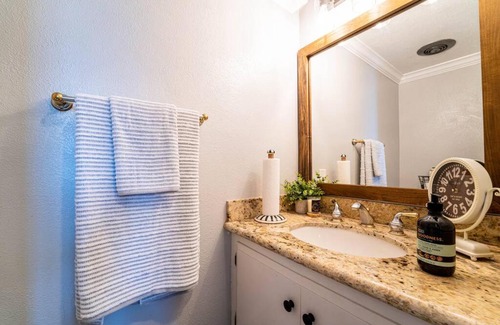 Placentia House | Private Heated Pool Oasis/Disney/Retro Arcade/Gym
