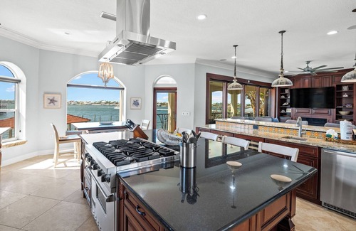 Perdido Key Coves One House | PRIVATE HEATED POOL, PRIVATE BEACH, HOT TUB, Pickleball & Boat Dock & Bay Access