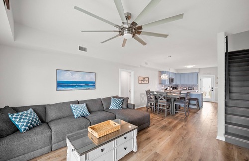 Perdido Key Coves One House | PRIVATE HEATED POOL, PRIVATE BOAT DOCK, PRIVATE BEACH, PICKLEBALL, & HOT TUB!