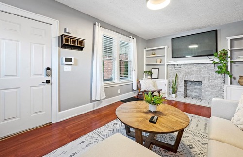 Merion Village House | Private Home Away From Home Close to Schiller Park