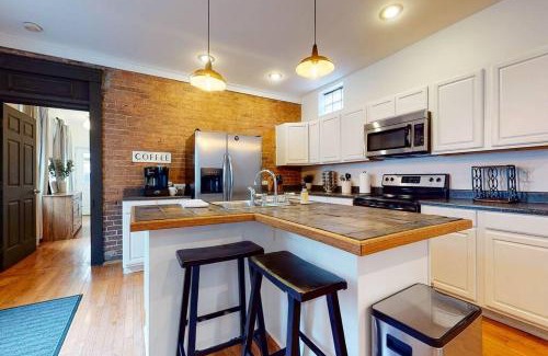 Phoenix Hill House | Private Home-Backyard-Parking Near Nulu Downtown