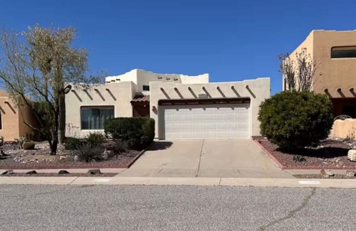 Casas Adobes House | Private home close to golf-hiking-shops