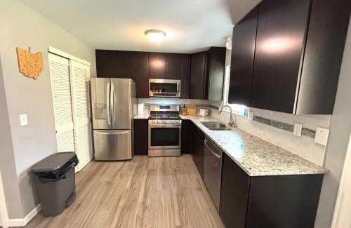 Royal Manor House | Private Home - Entire House - Ranch - Hot Tub - Pets Welcome - 2 King Beds - Kids Welcome - Fenced Yard - Free Wifi - Quiet Neighborhood