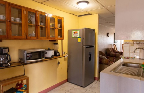 Managua House | Private Home, Ideal for Families and Groups Parking, WIFI, 3BR