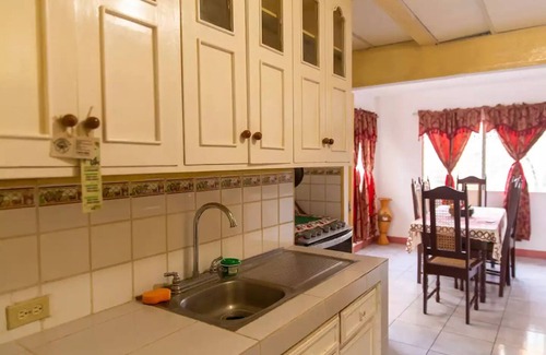 Managua House | Private Home, Ideal for Families and Groups Parking, WIFI, 3BR