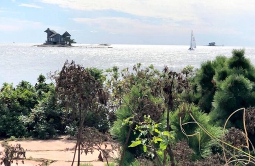 Branford House | Private Home in CT on Green Island