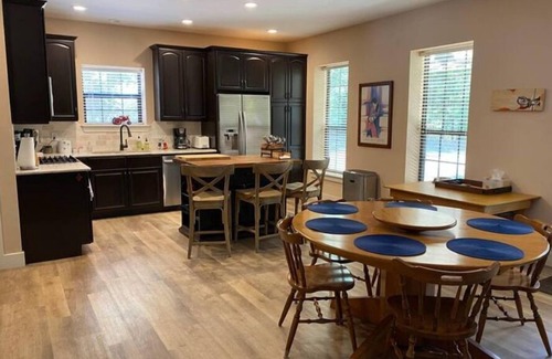 Bullard House | Private home on quiet street near Lake Palestine with room for a family.