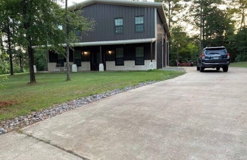 Bullard House | Private home on quiet street near Lake Palestine with room for a family.