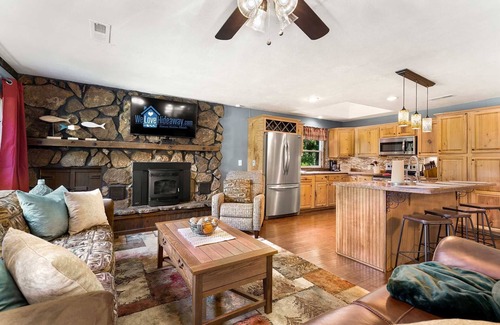 Jenkins House | Private Home - Open Juy 5 - Free Slip! Bring Your Boat, Pool, and Amazing Views