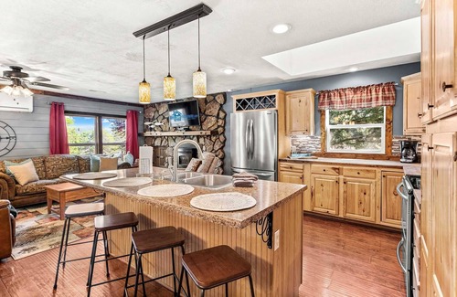 Jenkins House | Private Home - Open Juy 5 - Free Slip! Bring Your Boat, Pool, and Amazing Views