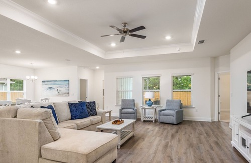 Foley House | Private Home, Quiet Neighborhood, Pet Friendly, Ten minutes to Beach