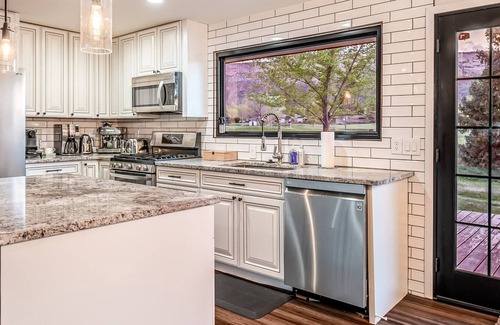 Redlands House | Private Home right on Golf Course with Million Dollar National Monument Views