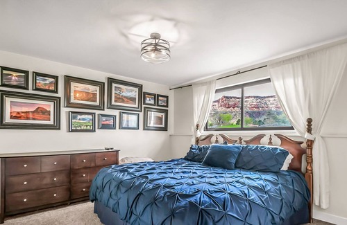 Redlands House | Private Home right on Golf Course with Million Dollar National Monument Views