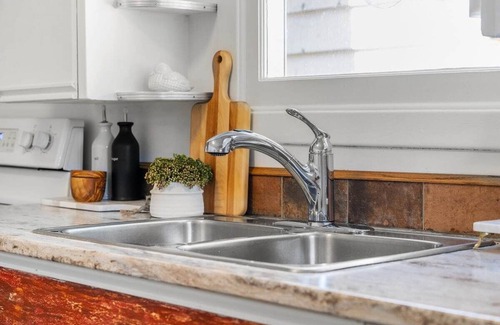 Drumheller House | Private home steps away from the Big Dinosaur!