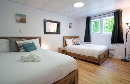 Argenteuil Regional County Municipality Ski Chalet | Private Hot Tub | Hiking | Skiing | Le Silverson