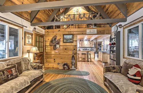 Tahoe Paradise Cabin | Private Hot Tub: Quintessential Tahoe Cabin