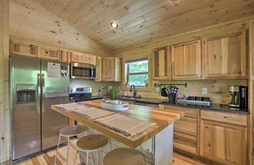 Murphy House | Private Hot Tub and EV Charger Cozy Murphy Cabin!