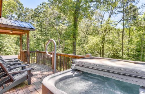 Murphy House | Private Hot Tub and EV Charger Cozy Murphy Cabin!