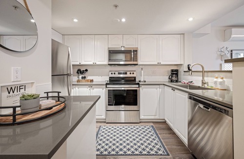 Whistler Cay Heights House | Private Hot Tub | BBQ | Pool | A/C | Free Parking | Renovated | Whistler Village