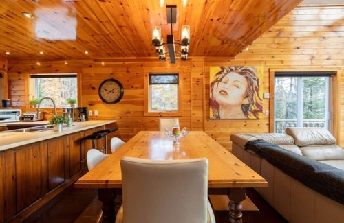 Val-des-Lacs Ski Chalet | Private Hot Tub | Hiking | Skiing | Carriole