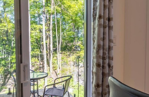 Argenteuil Regional County Municipality Ski Chalet | Private Hot Tub| Hiking | Skiing | Chalet Harmonia