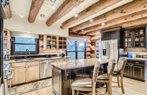 Wildernest House | Private Hot Tub in Amazing Home Away From Home!