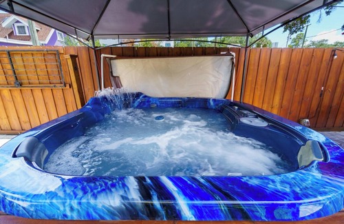 North Hyde Park House | Private Hot Tub near Univ of Tampa; Nestled in Downtown