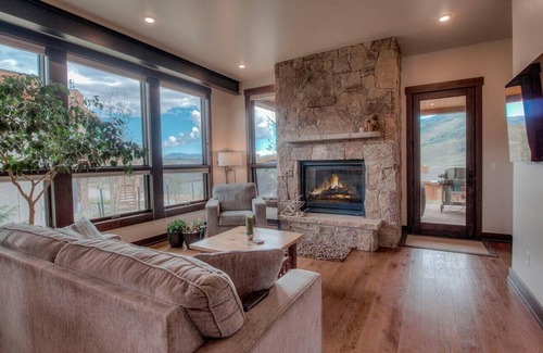 Silverthorne House | Private Hot Tub, Private Home in Silverthorne Available Monthly Jan-Apr