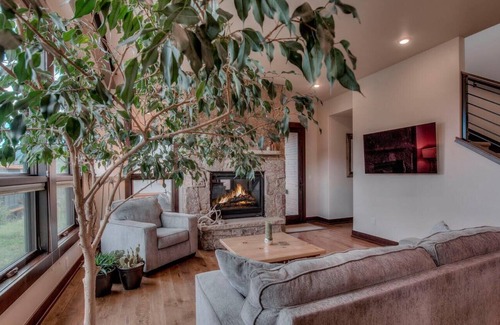 Silverthorne House | Private Hot Tub, Private Home in Silverthorne Available Monthly Jan-Apr