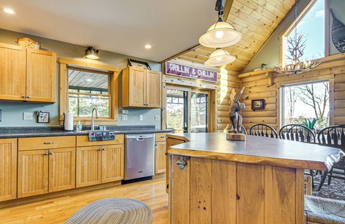 Bryant Pond House | Private Hot Tub & Sauna: Bryant Pond Retreat!